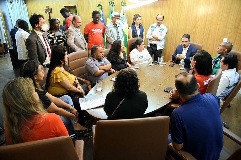 Câmara de vereadores recebe representantes de sindicatos para discutir a reforma previdenciária