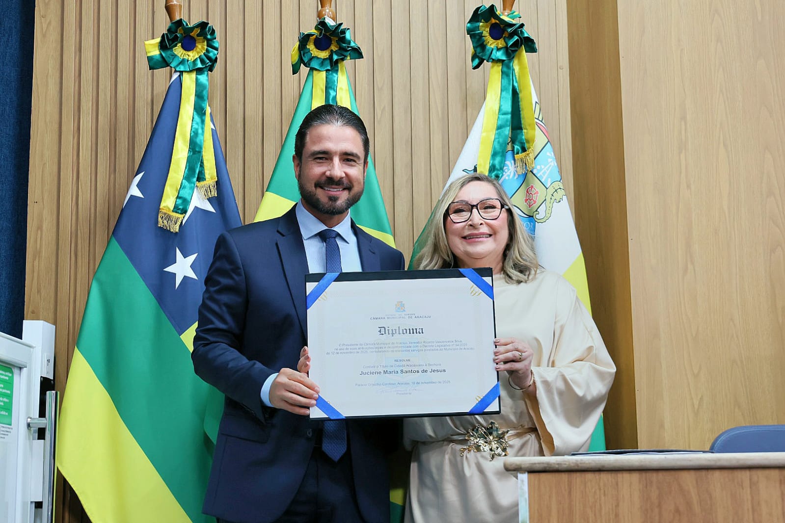 Câmara entrega Título de Cidadania Aracajuana à diretora da Biblioteca Epiphanio Dória, Juciene Maria 