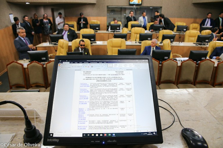 Câmara mantém três vetos do Poder Executivo 