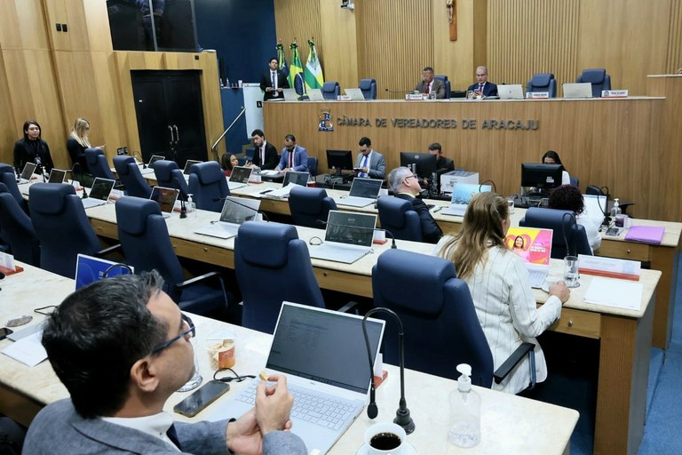 Câmara Municipal de Aracaju aprova, em Redação Final, Projeto de Lei que regulamenta instalação provisória de mesas e cadeiras em vias públicas 