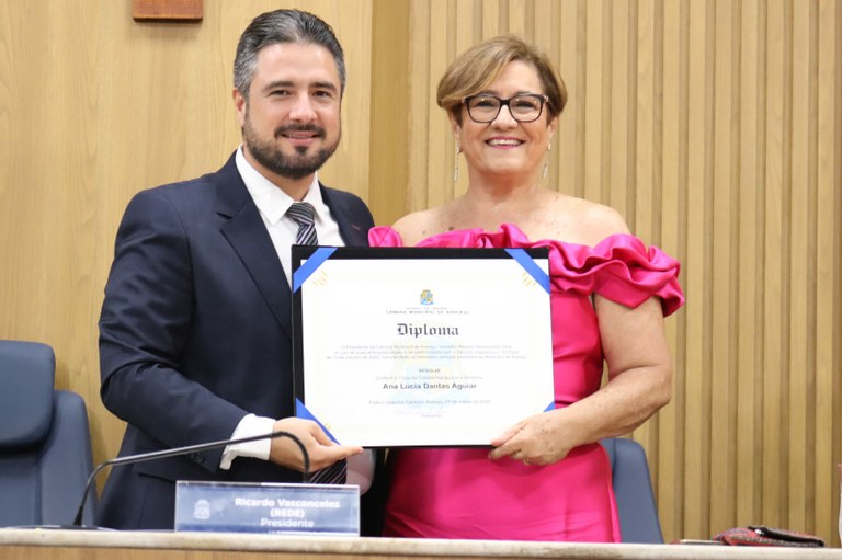 Câmara Municipal de Aracaju concede título de cidadania aracajuana à advogada Ana Lúcia Dantas Souza Aguiar