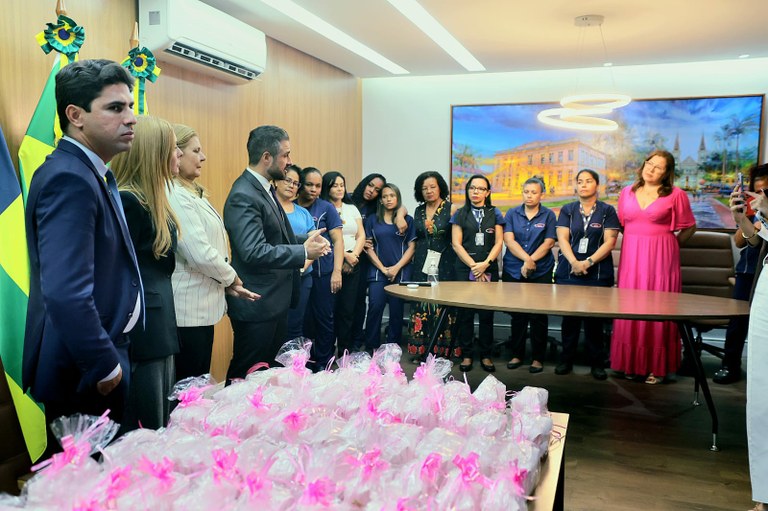 Câmara Municipal de Aracaju homenageia mães servidoras com entrega de brindes e mensagens de reconhecimento