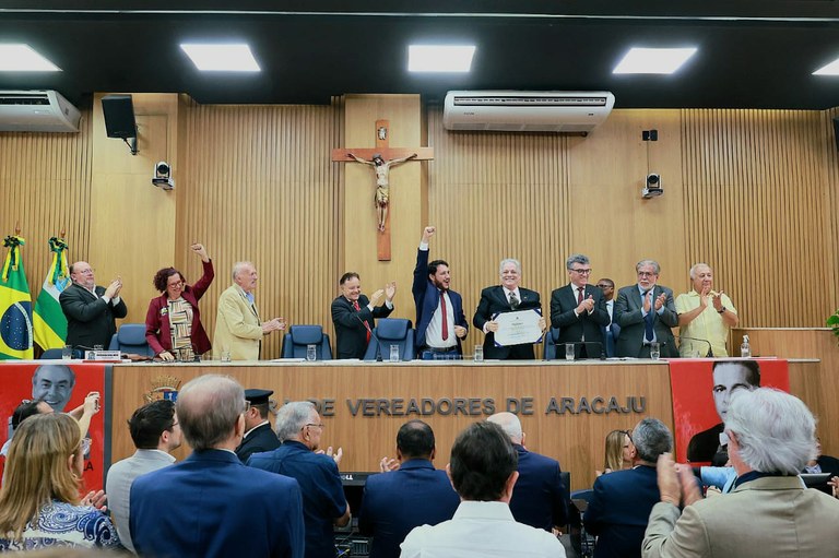 Câmara Municipal de Aracaju realiza entrega de títulos de cidadania aracajuana póstumos em homenagem a João Goulart e Leonel Brizola 