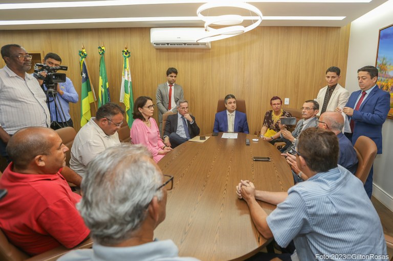 Câmara recebe taxistas para discutir utilização do corredor da Hermes Fontes