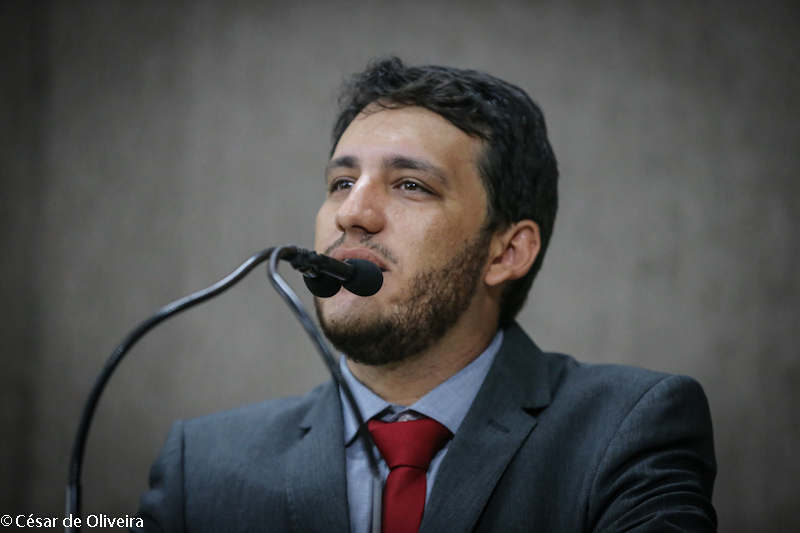 Camilo comemora aprovação de moção de repúdio às declarações de ministro 