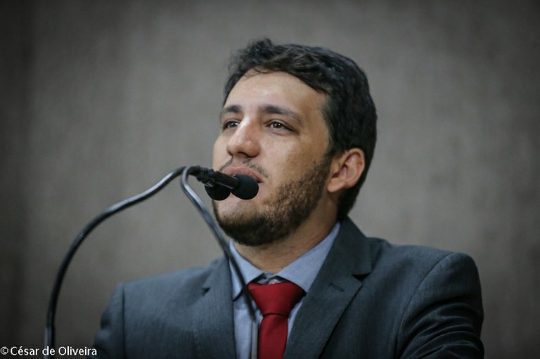 Camilo comemora aprovação de moção de repúdio às declarações de ministro 