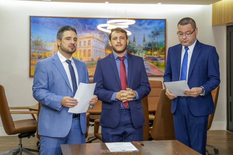 Camilo Daniel toma posse na Câmara Municipal de Aracaju