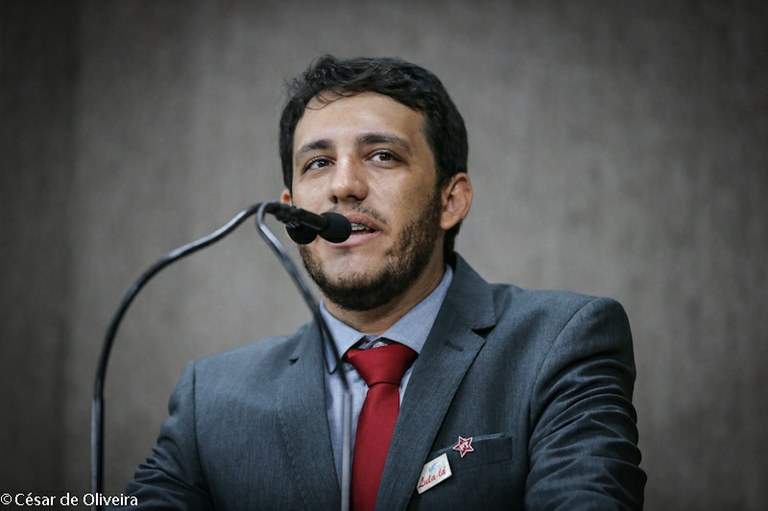 Camilo Feitosa aborda a crise econômica em seu primeiro discurso na Câmara