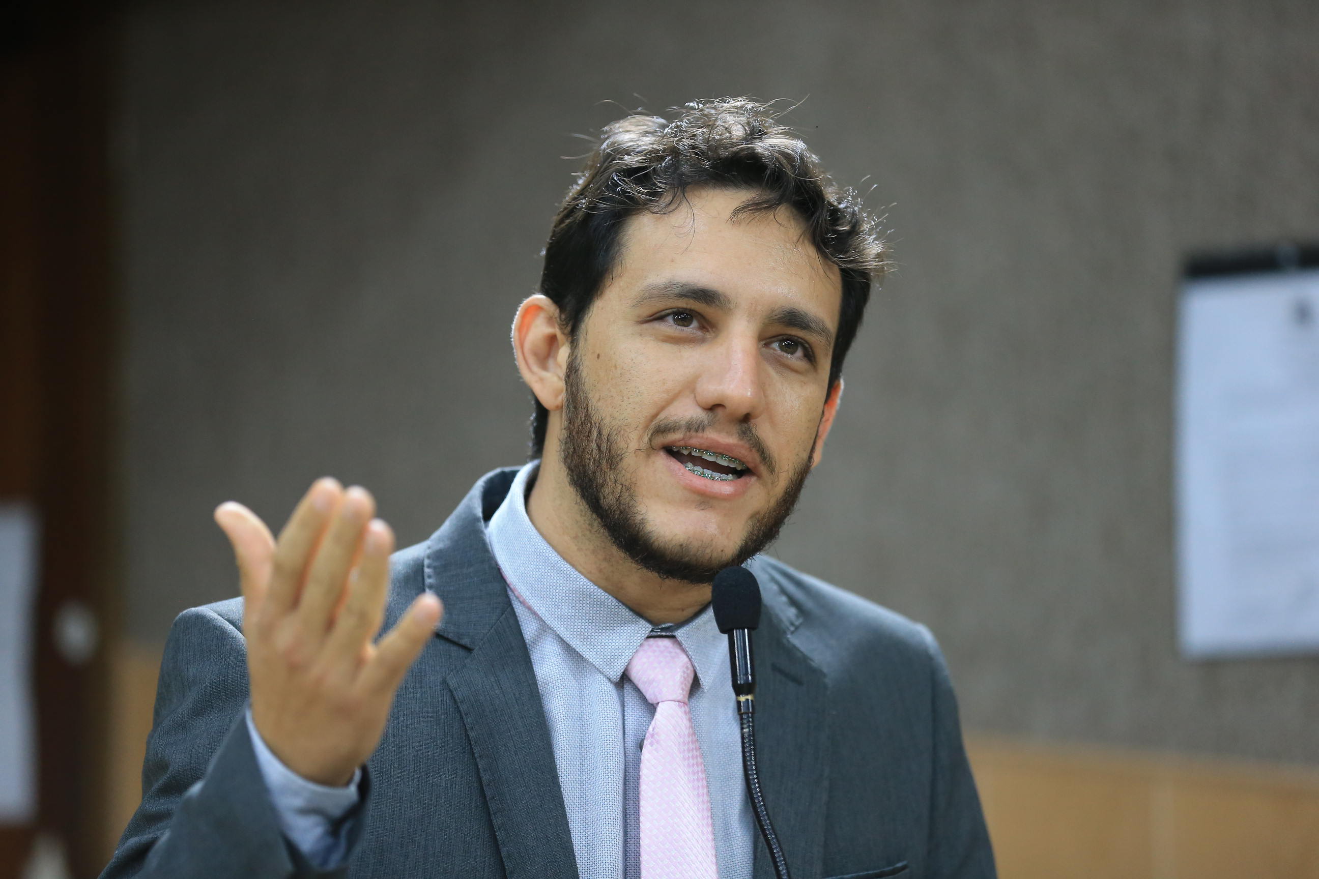 Camilo homenageia Centro de Umbanda Caboclo Tupy