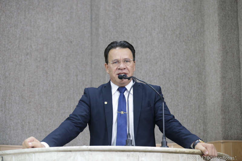 Carlito Alves fala que oposição e situação ajudam o Executivo