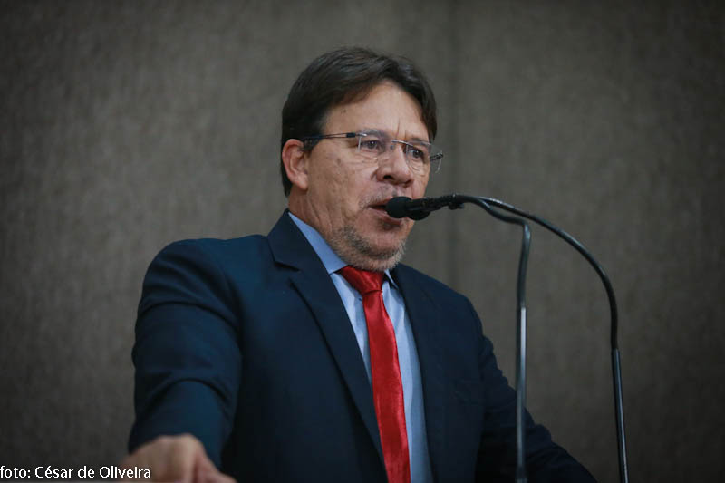 Carlito Alves lamenta o comportamento de alguns políticos