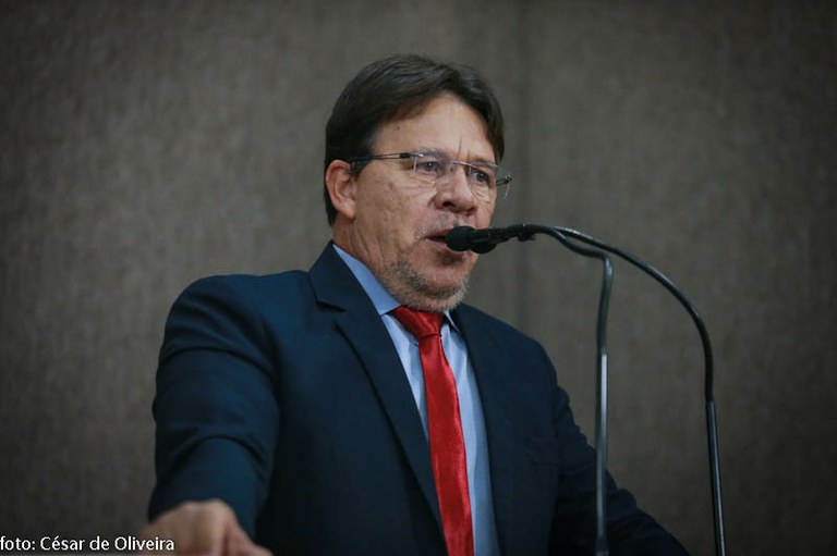 Carlito Alves lamenta o comportamento de alguns políticos