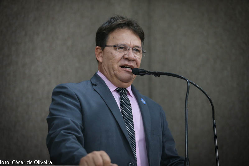 Carlito Alves parabeniza os deputados federais André Moura e Fábio Mitidieri 