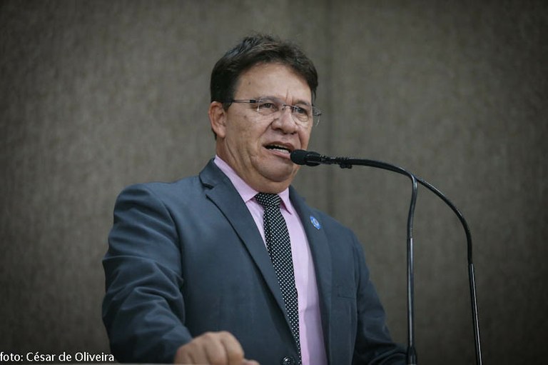 Carlito Alves parabeniza os deputados federais André Moura e Fábio Mitidieri 