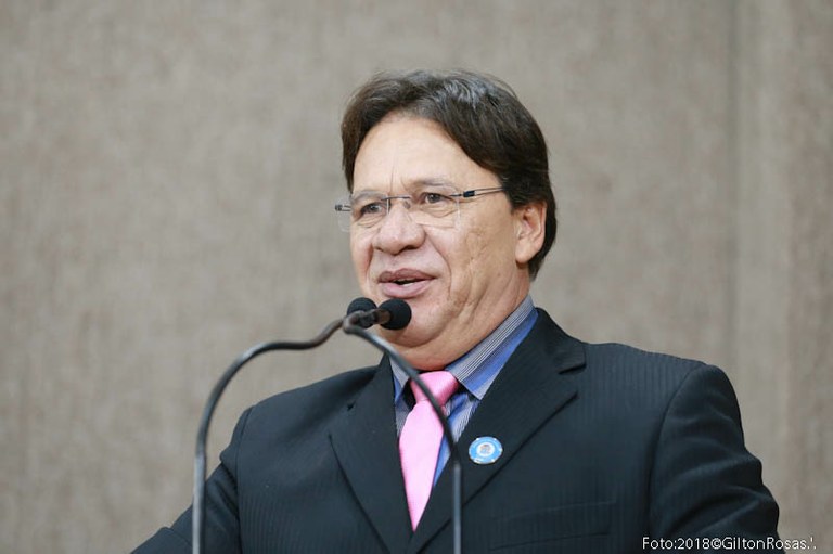 Carlito Alves solicita compra de nova máquina de Radioterapia para Cirurgia