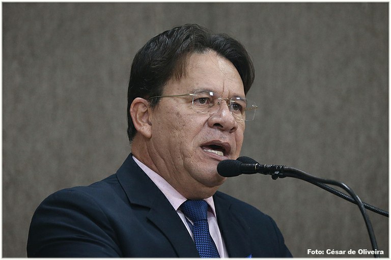 Carlito comenta sobre situação da feira do Augusto Franco