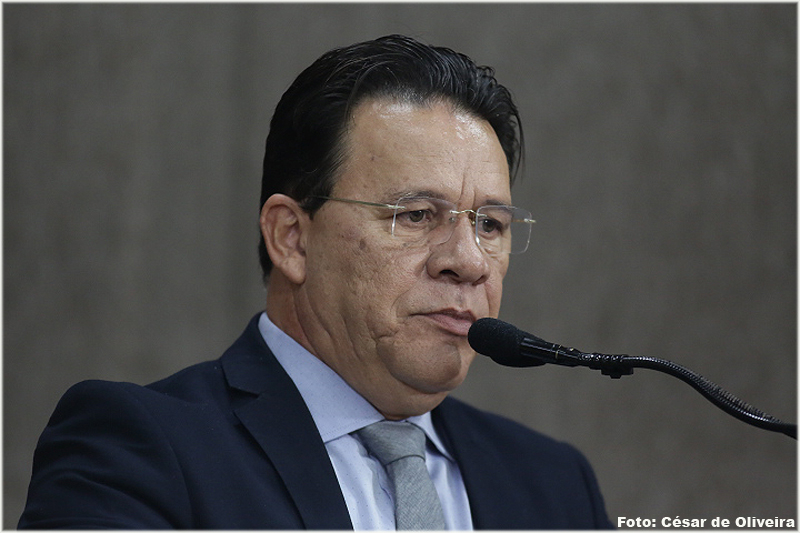 Carlito critica Congresso Nacional por não mudar leis 