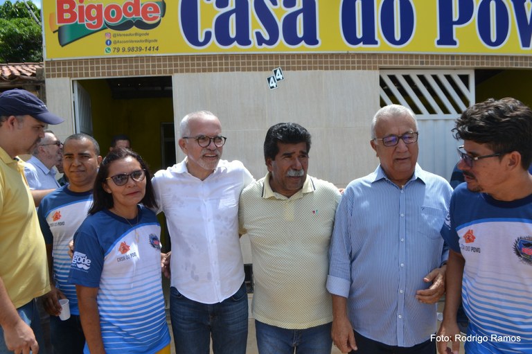Casa do povo administrada pelo vereador Bigode é visitada pelo prefeito de Aracaju