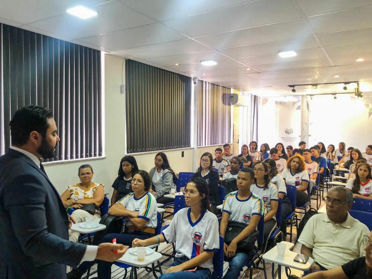 Cerca de 40 estudantes participam do Projeto Conhecendo o Parlamento, da Escola do Legislativo de Aracaju
