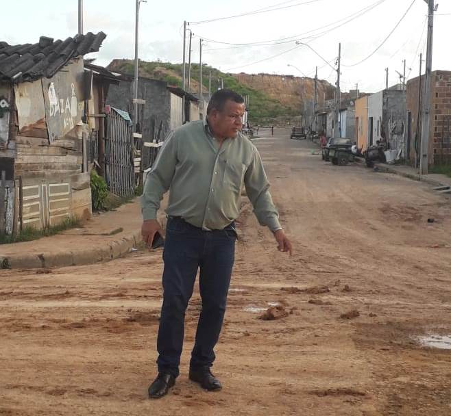 Chuvas causam estragos no Coqueiral e Américo de Deus vai ao local amparar a comunidade