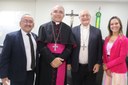 Cícero do Santa Maria acompanha entrega de títulos ao bispo de Propriá