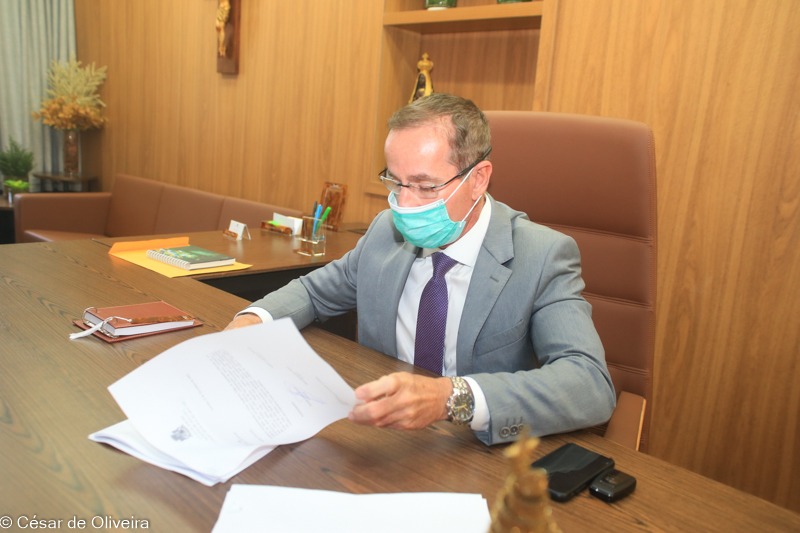 CMA antecipa 13º e abre negociação para revisão do piso do servidor efetivo 