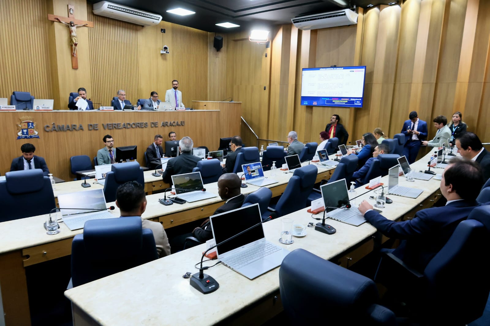 CMA aprova, em 2ª discussão, a implantação do Botão do Pânico para idosos em situação de violência e o Programa Municipal de Assistência Psicológica aos profissionais da saúde