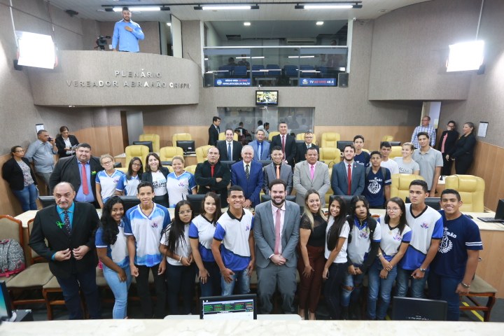 Câmara recebe alunos do Colégio Ofenísia Freire