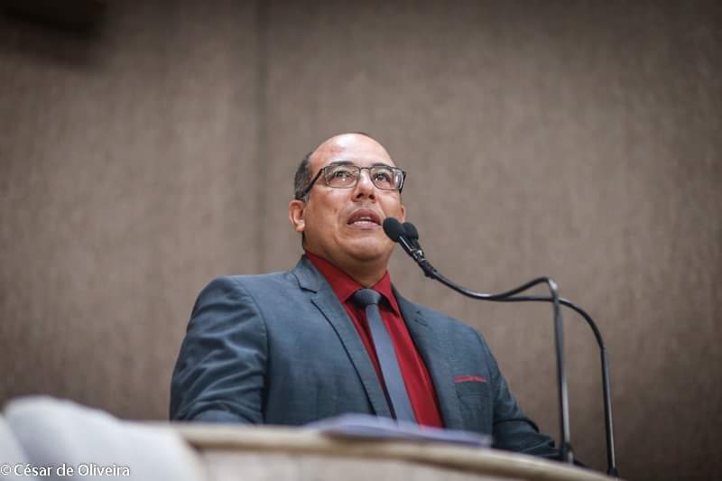 Com documentos, Cabo Amintas revela detalhes preliminares das denúncias contra rede de postos 