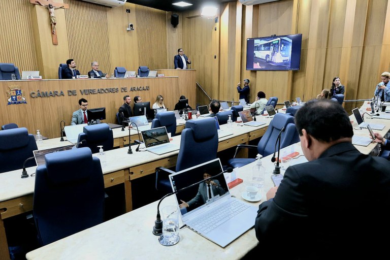 Comemoração do Dia dos Professores e denúncias sobre saneamento básico e questões ambientais marcam o Pequeno Expediente 