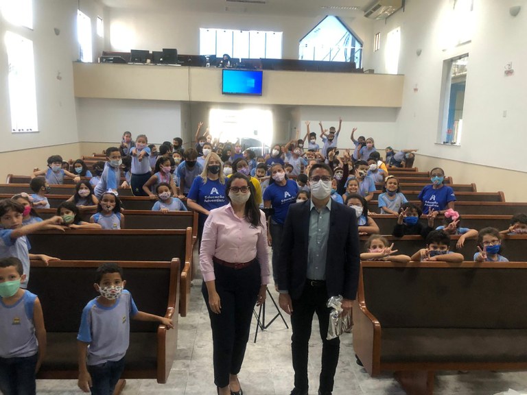 Comemorando o ‘Dia do Vereador’, Ricardo Marques conversa com estudantes sobre a importância do parlamento