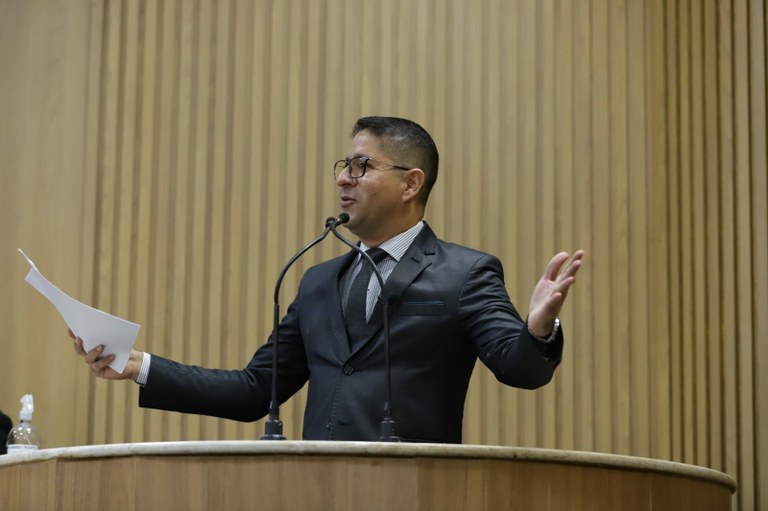 Como é possível “modernizar” o transporte público com ônibus sucateados?, questiona Ricardo Marques