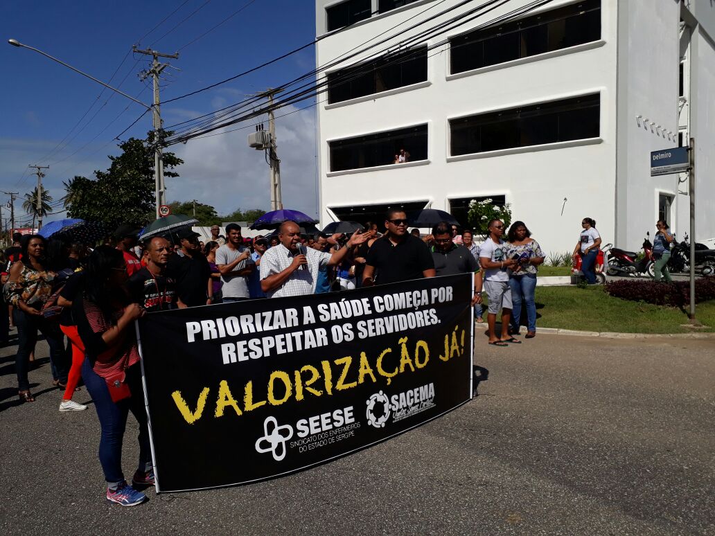 Seu Marcos participa de ato em defesa dos servidores da saúde de Aracaju