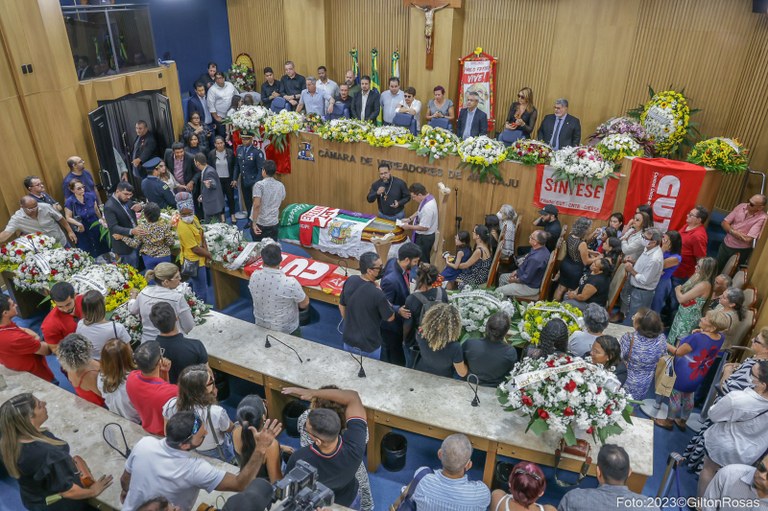 Corpo de Ângela Melo é velado na CMA