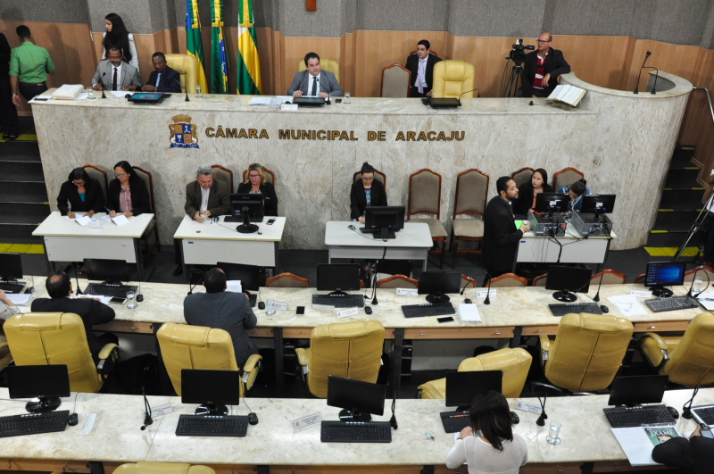 Delegados Danielle Garcia e Gabriel Nogueira esclarecem contratos para CPI do Lixo