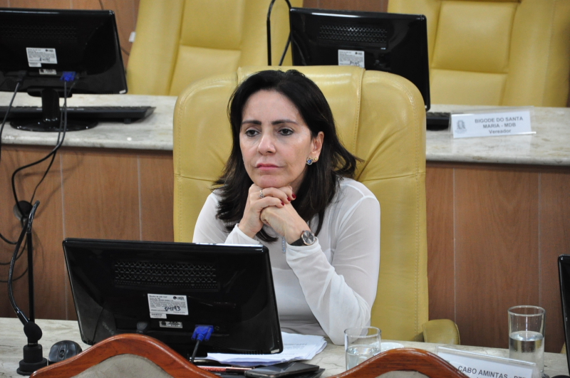 "CPI do lixo: colocaram mordaça nos vereadores", afirma Emília Corrêa