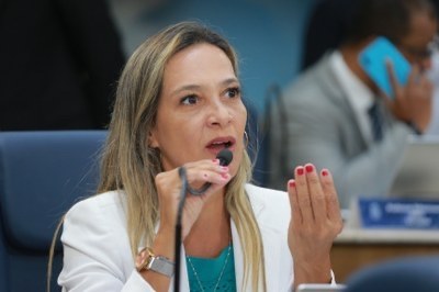 Crianças com autismo estão sem aula por falta de monitores, alerta Sheyla Galba
