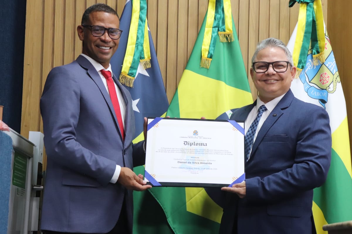 Daniel da Silva Almeida recebe Título de Cidadão Aracajuano com autoria do vereador Sargento Byron 