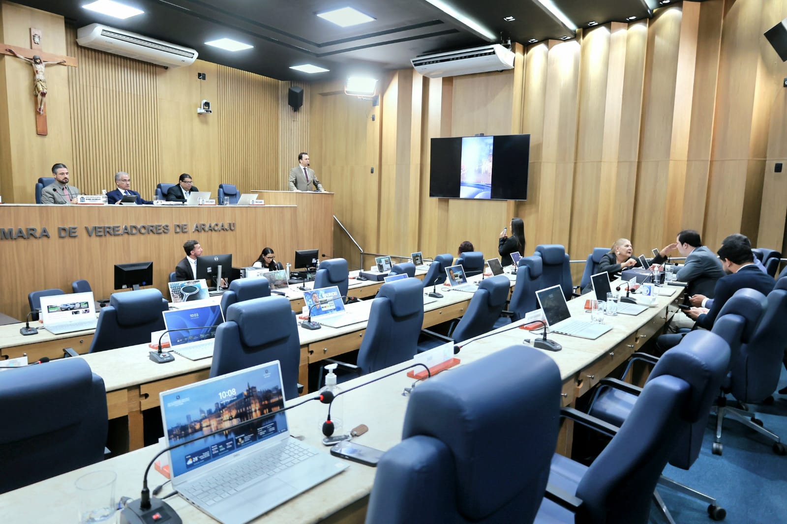 Debate sobre misoginia, alagamentos e obras marcam o Grande Expediente