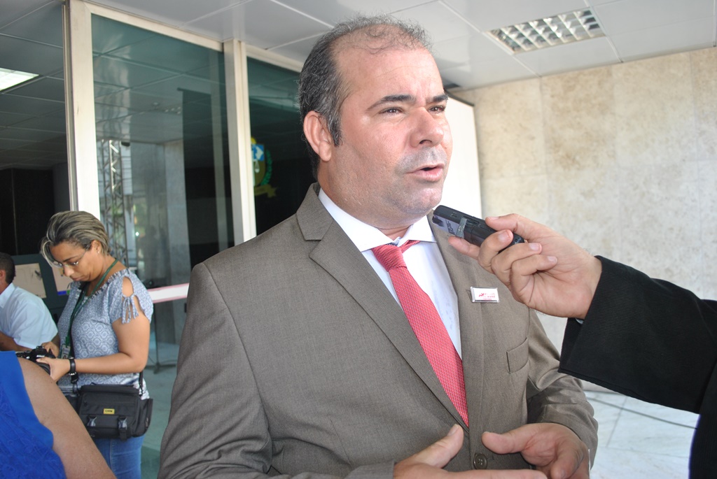 "Defendo o direito do aposentado, da aposentadoria", diz Isac