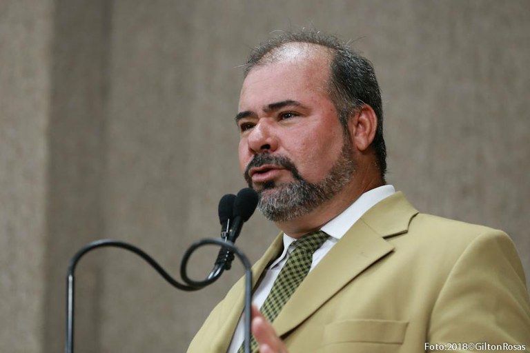 "Deixar famílias nos locais mais pobres do país, sem direito a médico é lança-los a própria sorte", diz Isac