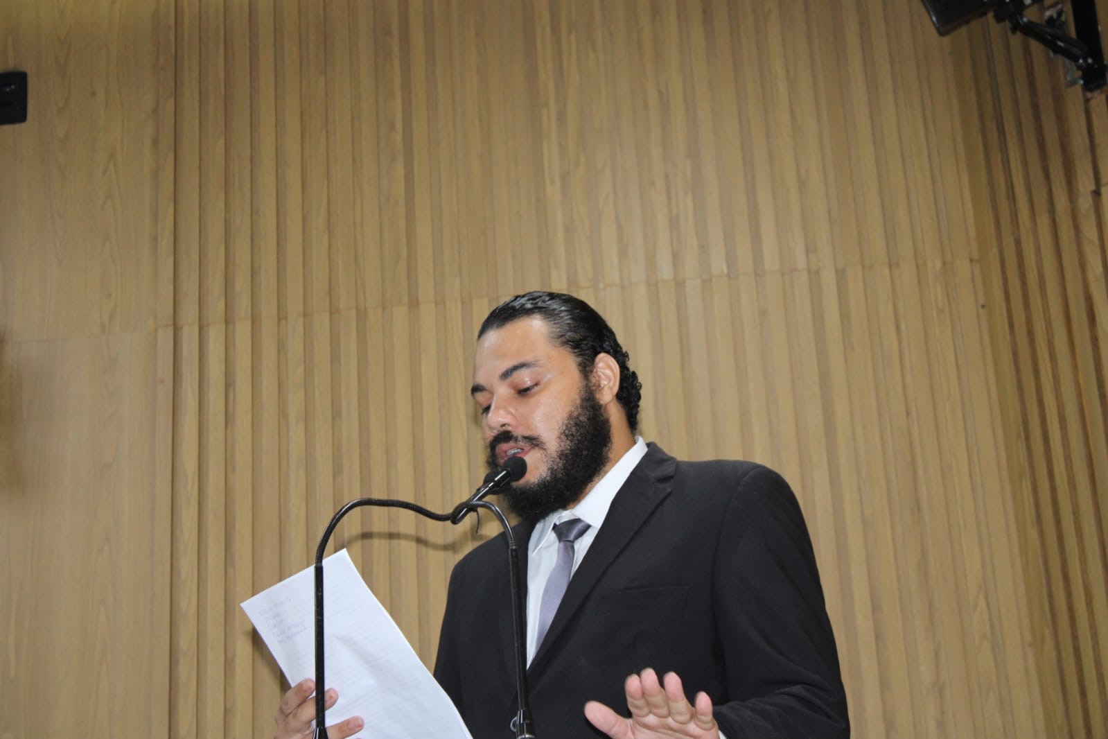 Demandas da comunidade do bairro São Conrado são apresentadas no espaço Tribuna Livre 