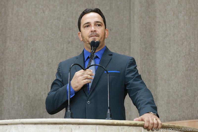 Descarte irregular de lixo provoca inundações, adverte Fábio