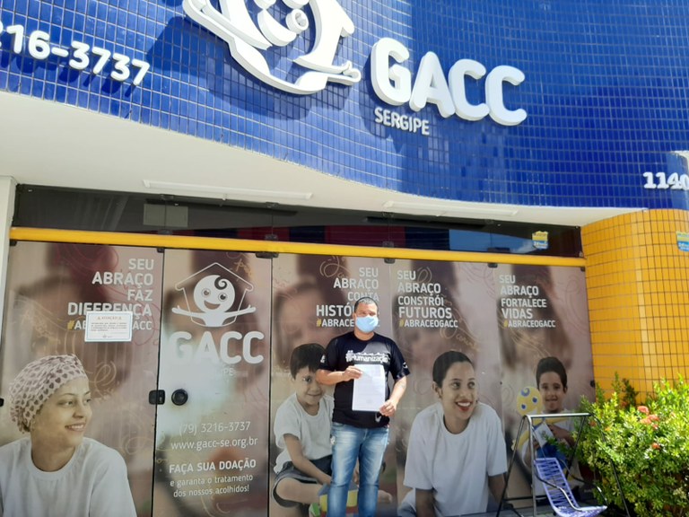 Dia de Doar : Seu Marcos repassa parte de salário ao GACC