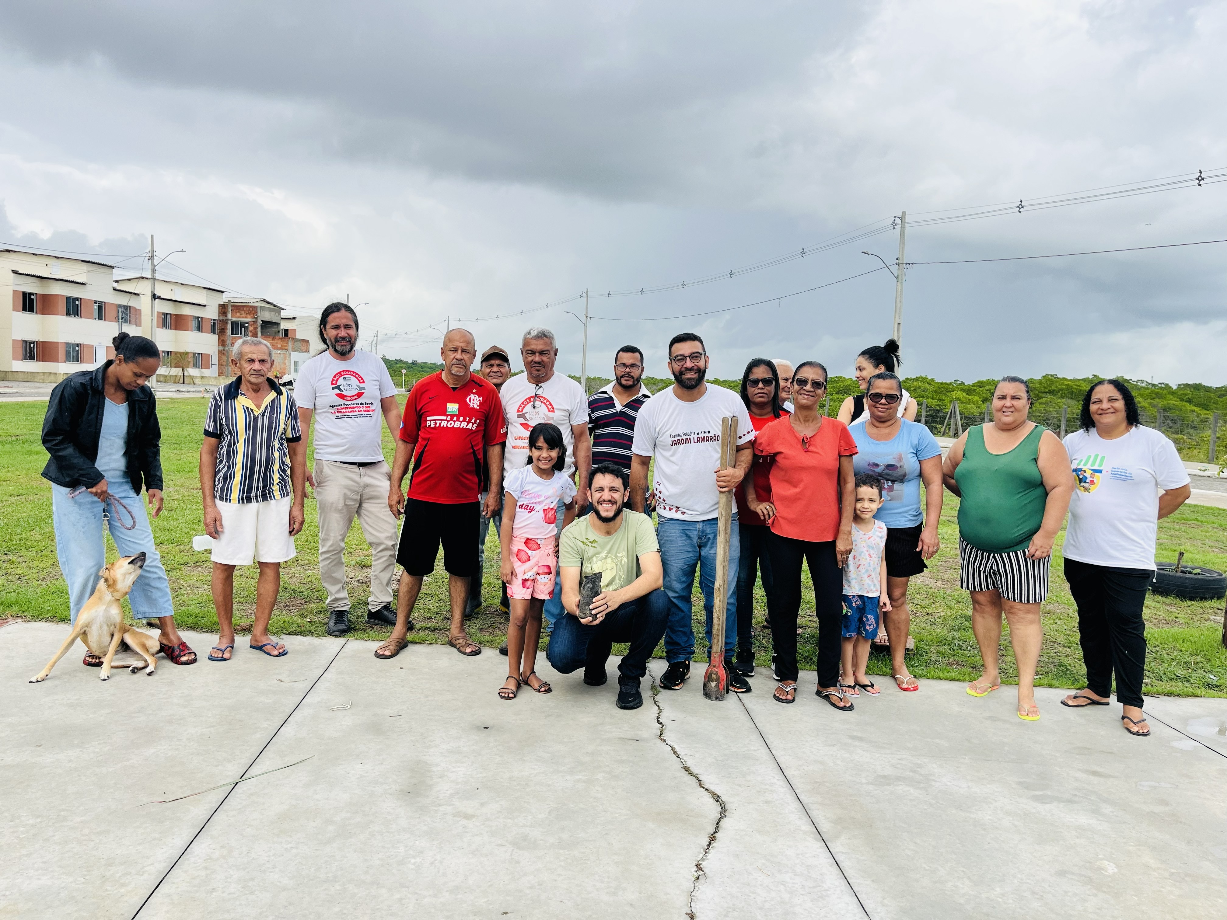 Dia do meio ambiente: projeto Mãos Solidárias e Camilo Daniel realizam plantio de mudas no Lamarão