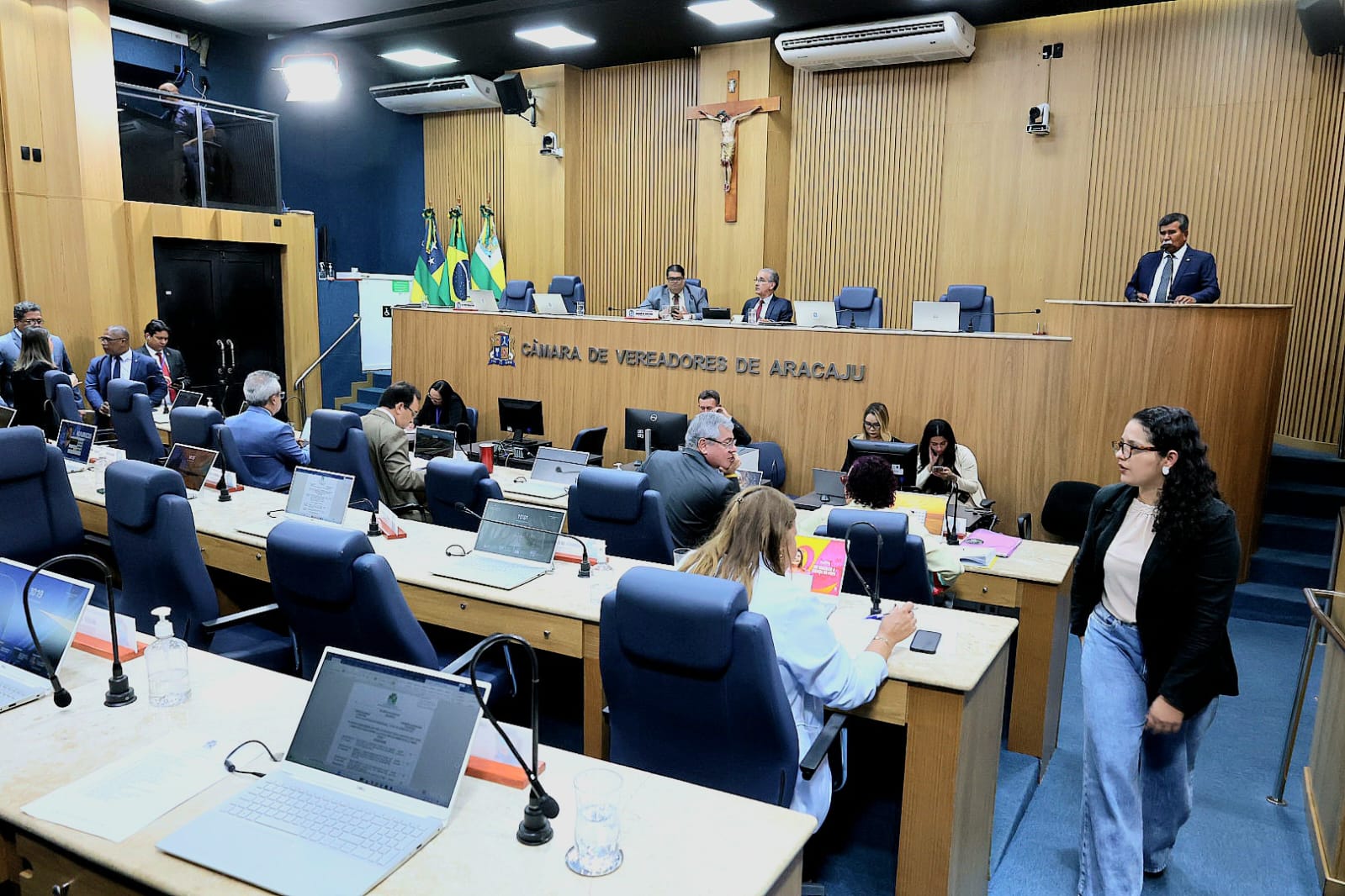 Dia do Professor, piso do magistério, organizações Sociais de Saúde e desocupação de calçadas públicas são temas do Pequeno Expediente da CMA