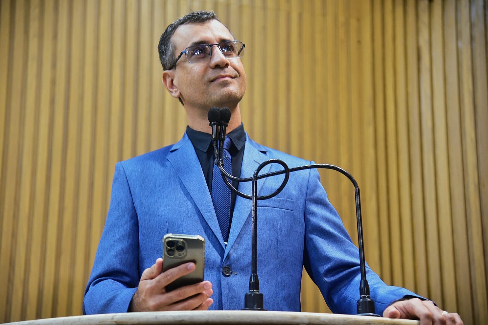 Dia mundial da conscientização do autismo é celebrado por Lúcio Flávio na tribuna