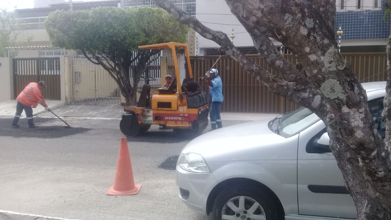 Dr. Gonzaga acompanha operação tapa-buracos