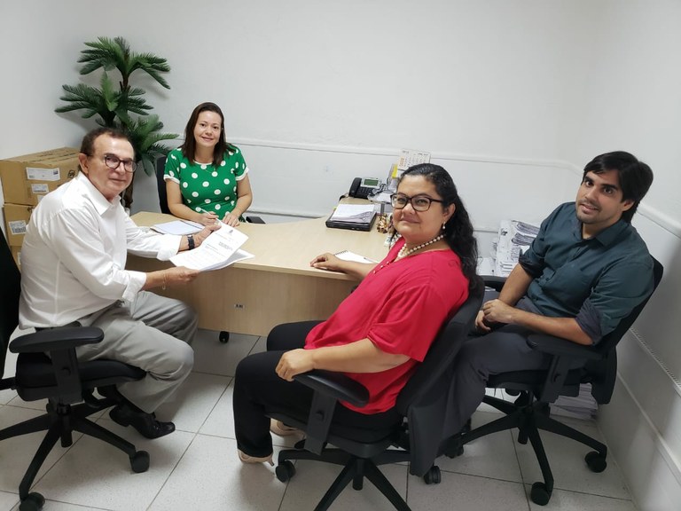 Dr. Gonzaga apresenta projeto para secretaria de saúde