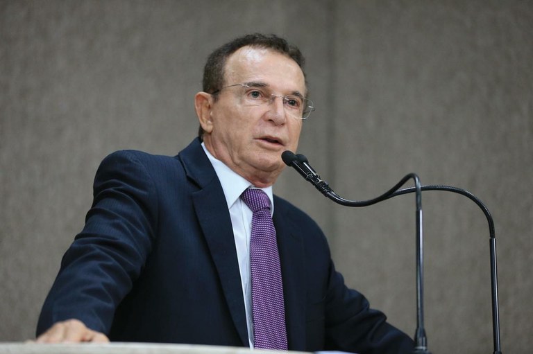 Dr. Gonzaga cobra reforma do pier do Mercado